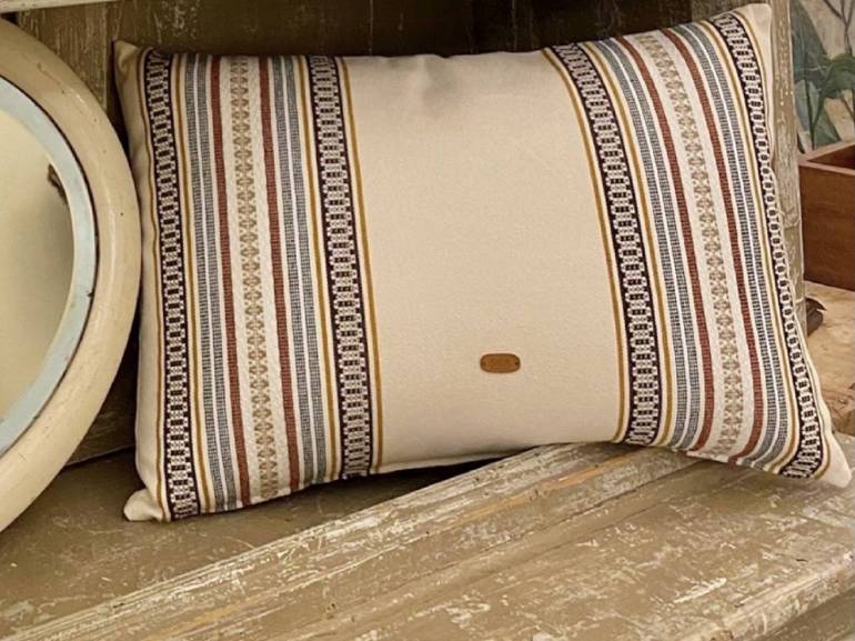Cojín raya marrón 4060