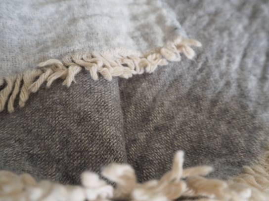 Mantita reversible gris