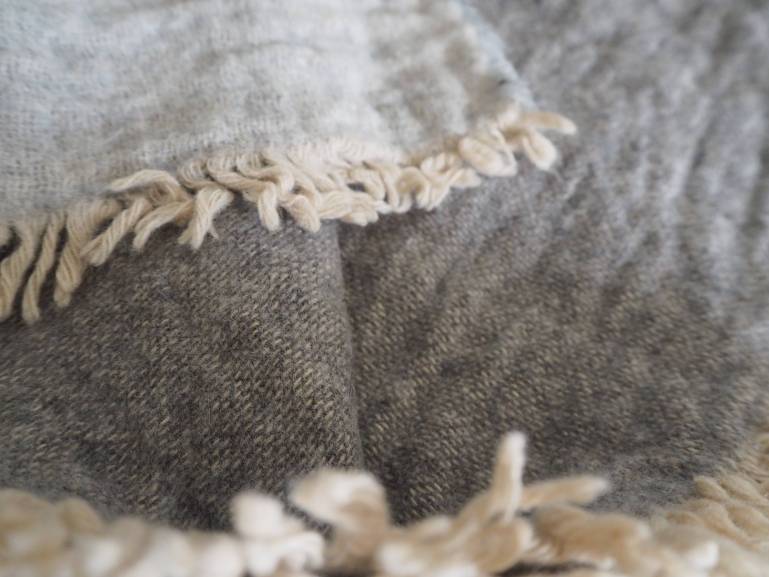 Mantita reversible gris