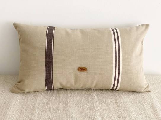 Cojín beige y rayas 3050