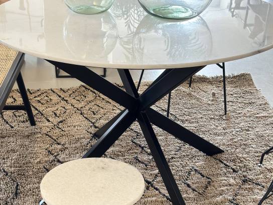 Mesa mármol y hierro 120cm