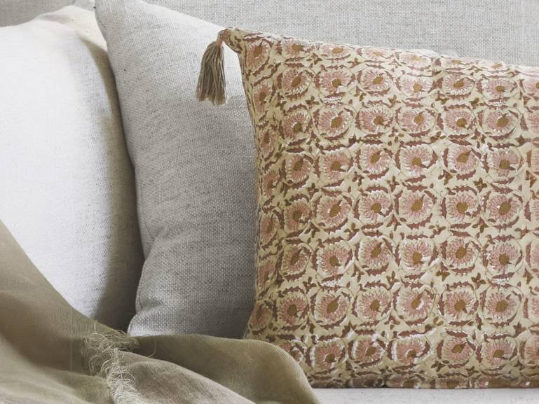 Cojín floreado 5050
